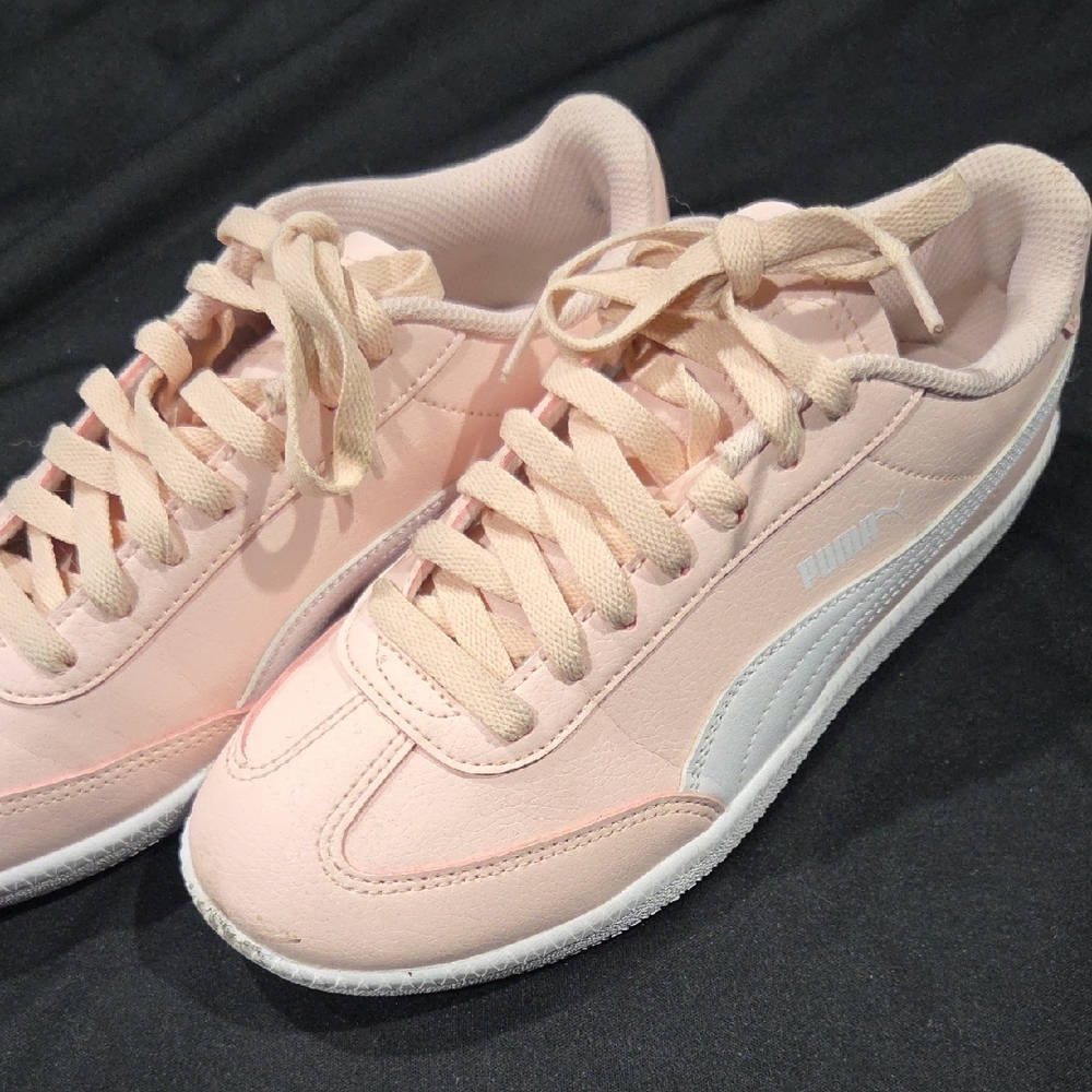 Puma Women's Pink Sneakers